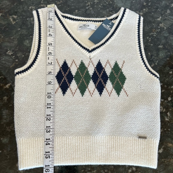 Hollister Patterned Crop Sweater Vest. Size XS. - Picture 2 of 7
